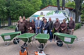 Übergabe der Sachspenden an den Tierpark Gotha © Marie-Luise Werner