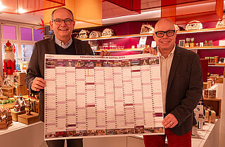 Knut Kreuch und Enrico Heß mit Jahreskalender  © KTS Miriam Reichart