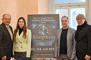 PM 01-2026 Königshaut - Pressekonferenz zur Open-Air-Produktion „KÖNIGSHAUT“ vor dem offiziellen Plakatmotiv ©Stadtverwaltung Gotha