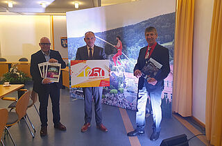 PM 60-2024 Präsentation „Gotha l(i)ebenswert“ - Enrico Heß (KTS), OB Knut Kreuch & Peter Weisheit (Geschwister Weisheit®)